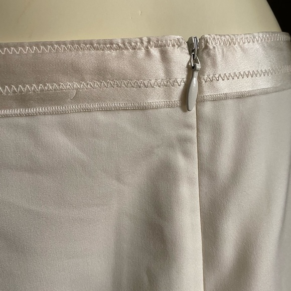 The limited women's white Godet skirt, ruffled detail size 4 - Picture 9 of 12